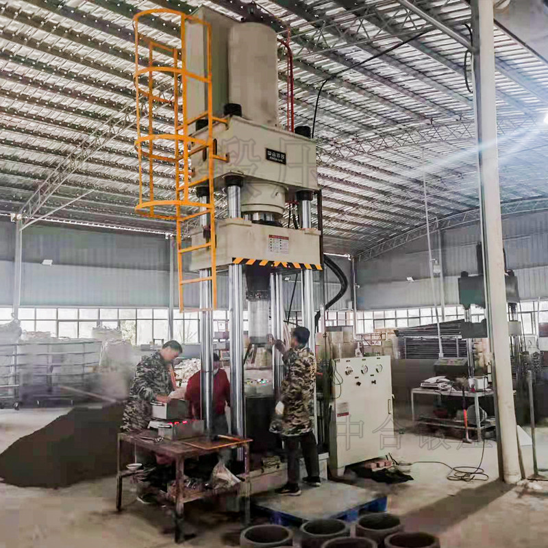 粘土坩堝成型設(shè)備_耐火材料成型液壓機(jī)